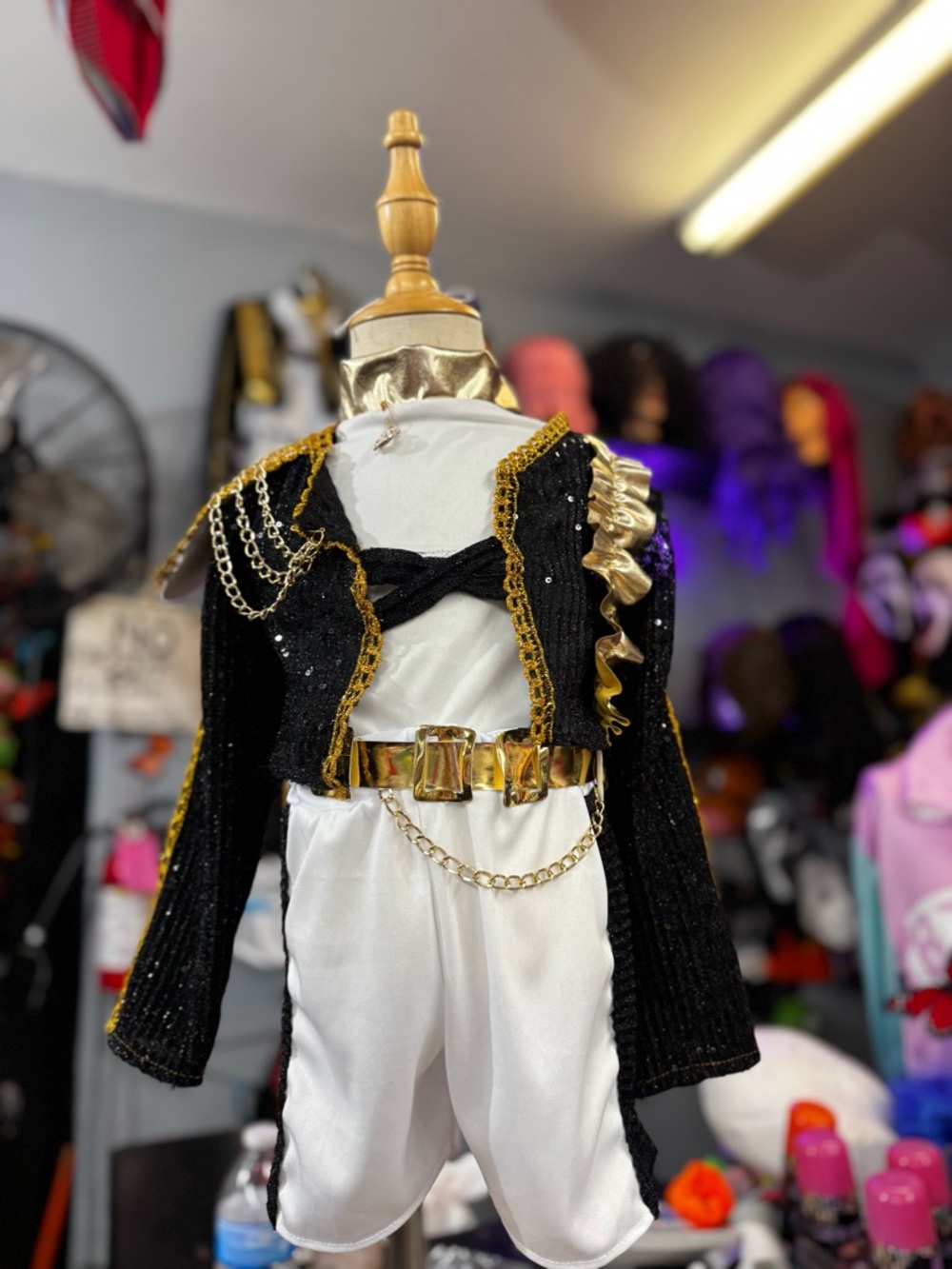 Rumi Golden costume - Picture 12 of 15